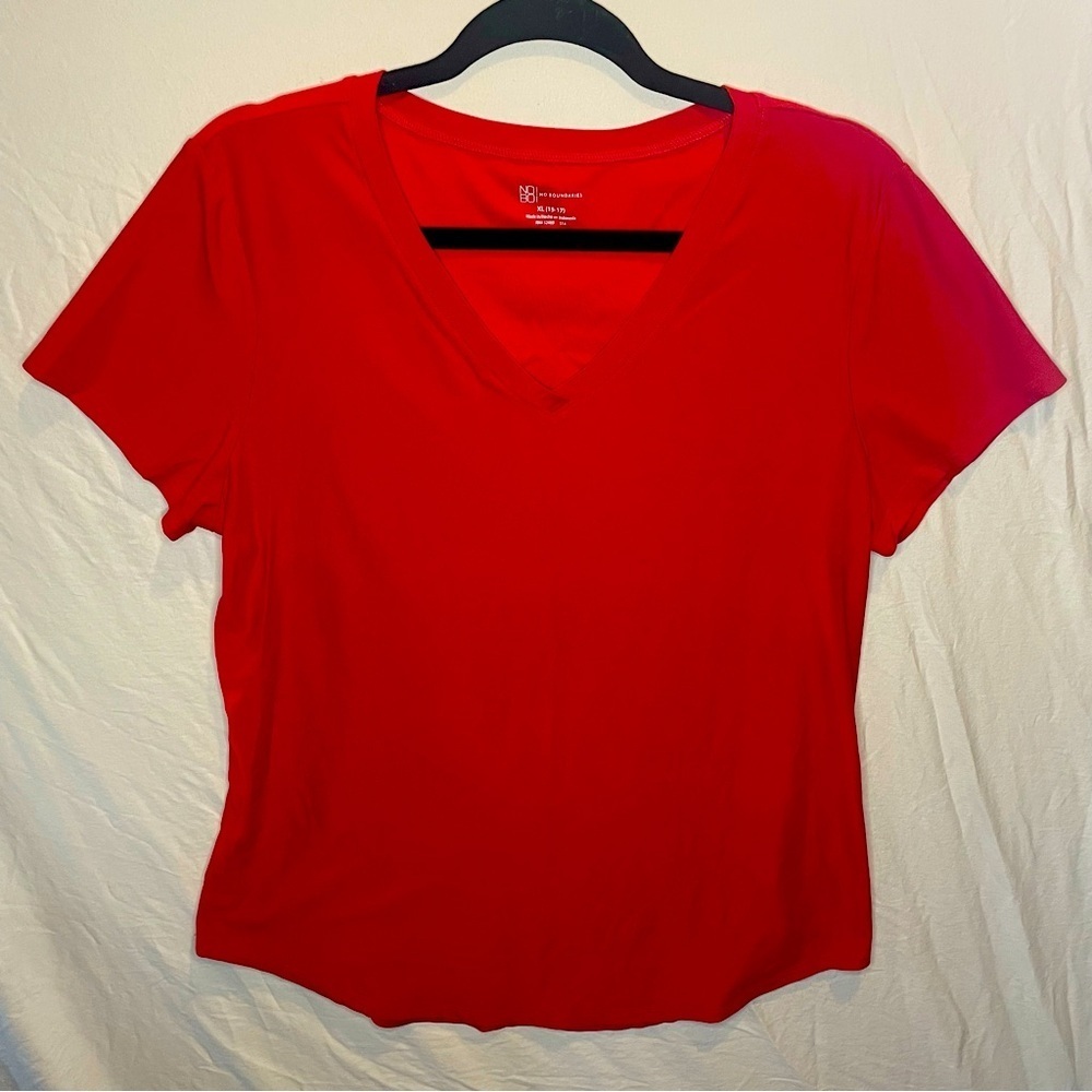 No Boundaries XL 15/17 Jr Red V-Neck Athletic T-Shirt PRELOVED
